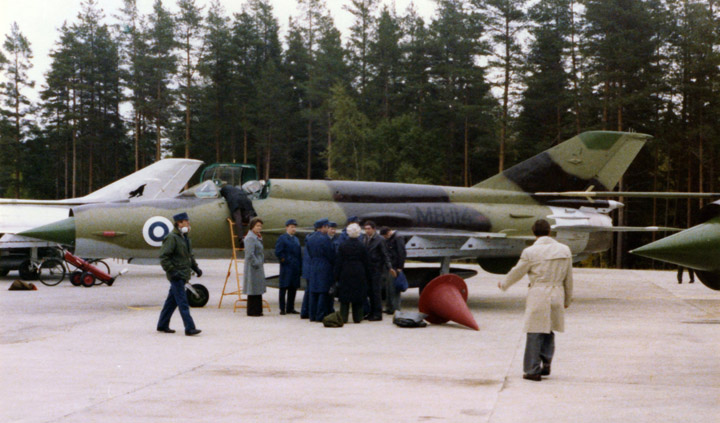 MiG-21BIS_Suomeen_720px_levea.jpg